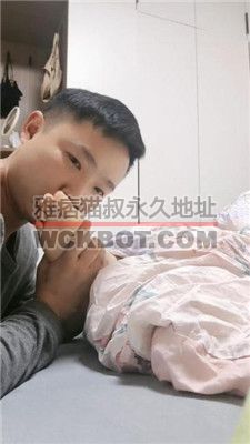 【青岛大混子】圈养奴伺候主人就寝 JS2402014-11