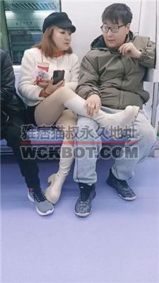 【乐爷】地铁上长靴戏耍路人 bf38218