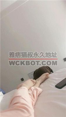 【子衿】揪耳朵/裸足踩伺候起床/叼黑袜/赏赐晨尿 JS240302-3