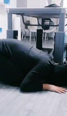 【小妈咪】运动后舔脏鞋臭袜脚/人肉坐垫 bf38768