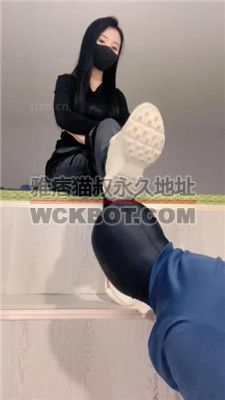 【曼伊】模特S-居高临下视角-清理小白鞋/圣水泡棉袜 bf38825