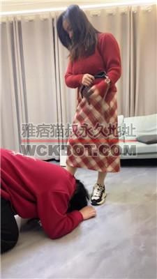 【素人挖掘机】宝妈邻居-运动鞋肉丝踩/打板子/骑马转胯 bf38928