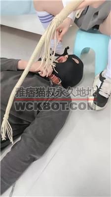 【酒精泡芙】素人学生S-及膝白袜运动鞋虐废物【二】 JS240316-6