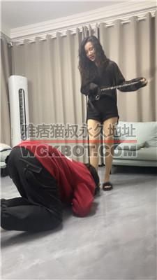 【素人挖掘机】卷发女神-狗链遛狗踢踹/骑马转胯/踩踏提档/鞭打 bf39787