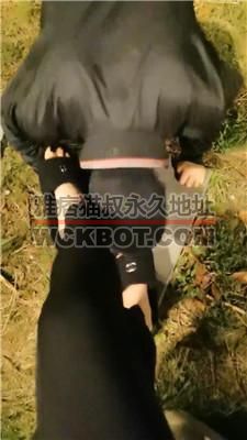 【皮皮】户外处刑-原味裸足狂舔 JS240401-3