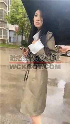 【素人挖掘机】雨天开发路人-高跟踩踏鞭打转胯 bf40032