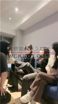 【虞姬】4S素人大学生S-骑马转胯/脏鞋臭袜轮流舔/全体重踩踏塞嘴 bf40058