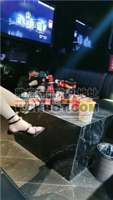 【文文文】KTV-公开处刑+黑丝踩脚垫狗【合集完整版】JS240413-6