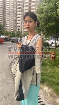 【素人挖掘机】户外开发路人-耳光/闻棉袜/踩踏转胯 bf40391