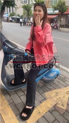 【素人挖掘机】路边开发毛拖鞋小姐姐-踩踏闻裸足 bf40708