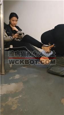 【樱樱】楼道调-素人学生S-运动鞋白袜裸足舔 bf40731