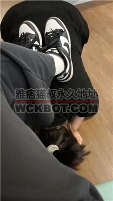 【小哈宝】双S-母畜-耐克鞋踩踏/转胯/舔素人脏鞋/骑脖 bf41045