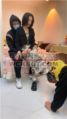 【精神小妹】情侣主-全体重踩踏/舔脏鞋白袜/骑脖转胯 bf41112