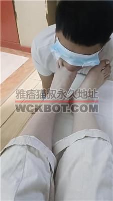 【鑫鑫情侣】绿帽老公裸足狂舔 JS240503-21