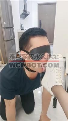 【妖魅】跪舔小白鞋黑丝/踩踏/清理马桶 JS240519-1