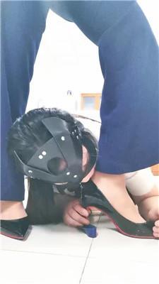 【璃茉】白领VS母畜-原味臭脚丫气味辱 bf42742