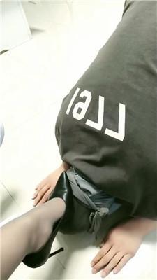 【斯】双S-小白鞋高跟踩废物奴 bf42917