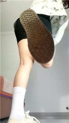 【婷婷婷】沉浸式-脏鞋白袜蹂躏胯下奴 bf43158