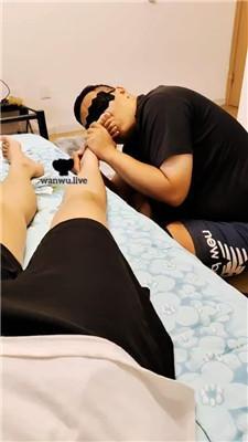 【上海汤圆】裸足全体重踩踏/下跪伺候 JS240729-10