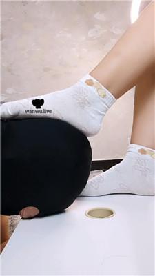 【桃桃樱】沉浸式-嘴叼白袜/玉足恋足舔 JS240729-11