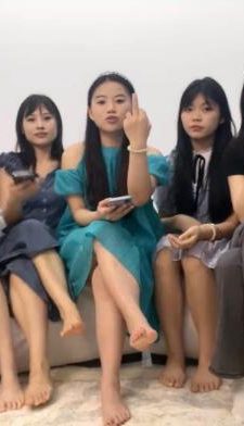 【伊诺sS】带闺蜜们试播 JS240808-38