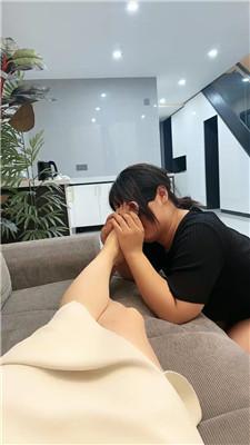 【辣姐】闺蜜下跪伺候-裸足狂舔/全体重踩踏/吃内裤/喝圣水 bf44148