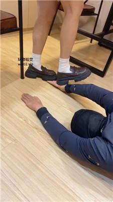 【文文文文】皮鞋白袜踩狗爪/抽耳光/脚插嘴【双视角版】 bf44699