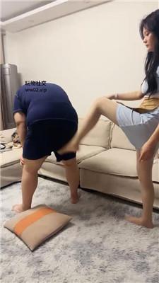 【埋汰】御姐S-肉丝美腿蹂躏踩家奴【下】 bf45028