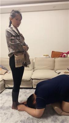 【埋汰】高贵少妇-黑丝骑马踩虐 bf45163