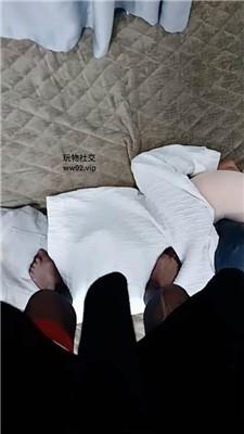 【姗姗】高跟黑丝踩脚垫奴才 JS241017-16