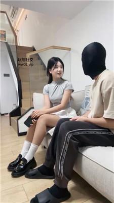 【腓腓】皮鞋白袜S-逛街回来虐绿帽 bf46113