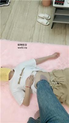 【佳佳】臭脚丫踩地毯奴 JS241022-17