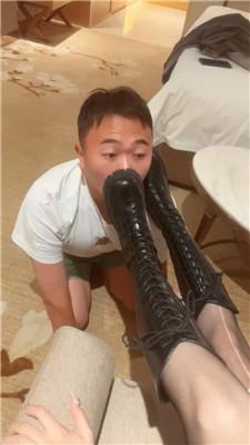 【橘子没熟】长靴黑丝踩虐/清理脏鞋/骑马吃袜子 JS241025-16