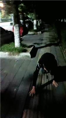 【bi雅芸】深夜户外遛狗/靴子踩/磕头求饶/舔泥巴脏鞋 JS241027-24