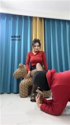 【素人挖掘机】舔脏高跟黑丝/抽耳光/坐脸/踩踏 bf46494