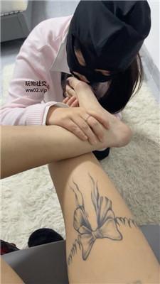 【沐沐大大】母畜-闺蜜下跪说想舔脚 JS241107-7