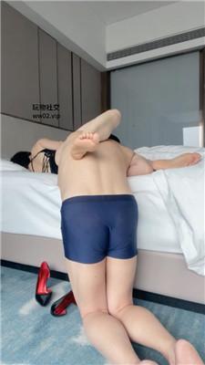 【红颜】骚狗伺候白富美S起床 bf49891