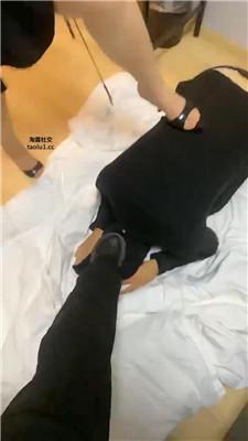 【太妹女爹】高跟裸足跪舔/鞭打/灌圣水 bf47034