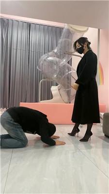 【辣吃多的辣姐】漆皮高跟踩踏贱狗 bf47152