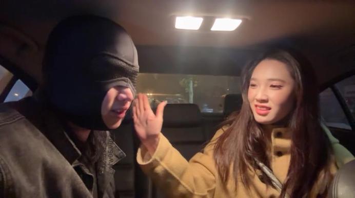 【素人挖掘机】车内耳光/揪耳朵/舔脏鞋棉袜 JS241209-15