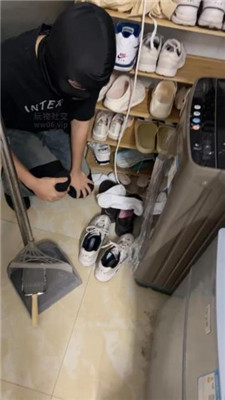 【小猫是S】哥哥偷舔鞋被发现-踩踏喂食/骑马踢裆/强制闻鞋 bf48124