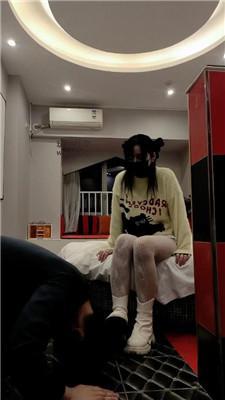 【重庆男神】可爱女神S-短靴踩踏/鞭打/脚喂酸奶 bf48419