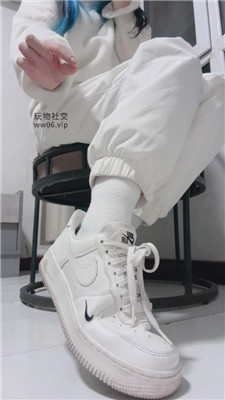 【奶味小仙女】酸臭小白鞋    241228-6