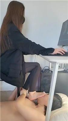 【少司命】桌底视角-玉足蹂躏踩 JS250102-38