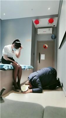 【西北傻子】高颜值技师S-圣水泡面喂食 JS250104-34