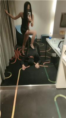 【珮珮】镜前羞辱-高跟美腿踩踏虐打 bf49158