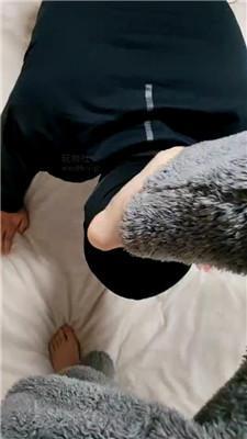 【小羊咩咩】梳子虐乳/玉足踢踹 JS250116-14