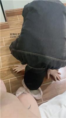 【小凤梨】纹身小妹肉丝脚下的绿帽 JS250120-15