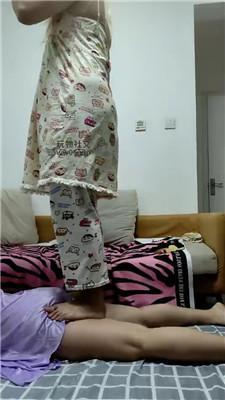 【高兴儿】美足美腿踩闺蜜奴 JS250120-30