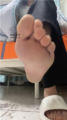 【小璐】贱狗进来给妈妈舔    250125-19